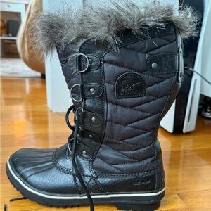 Sorel Joan of Arc boots, size 8. LIKE NEW!